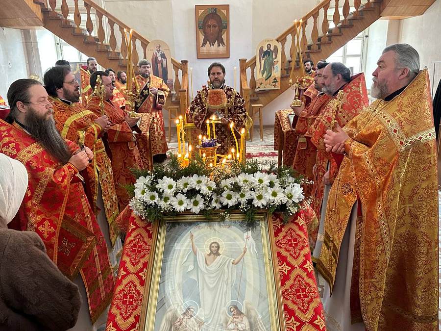 Божественная литургия в Никольском соборе Волоколамска