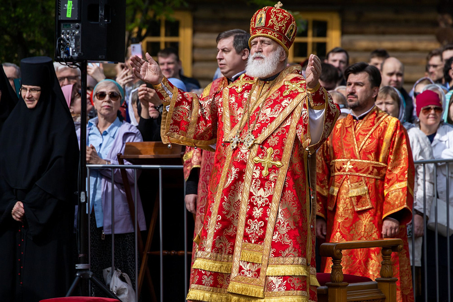 В праздник Собора новомучеников, в Бутове пострадавших, Патриарший наместник Московской митрополии возглавил Литургию на Бутовском полигоне
