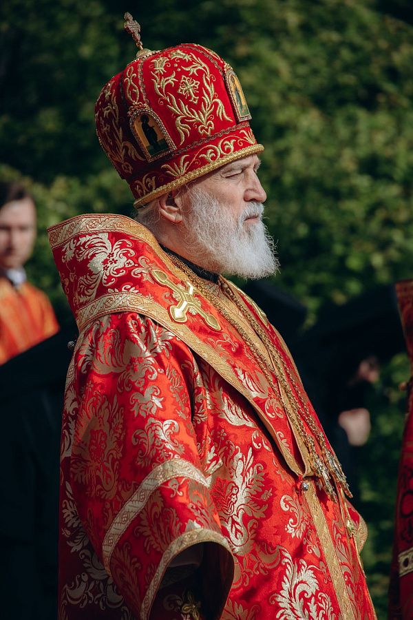 В праздник Собора новомучеников, в Бутове пострадавших, Патриарший наместник Московской митрополии возглавил Литургию на Бутовском полигоне