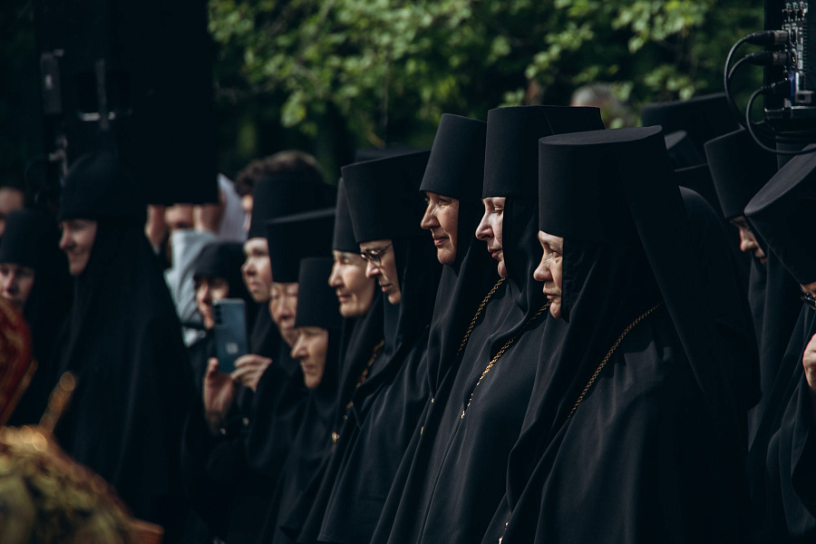 В праздник Собора новомучеников, в Бутове пострадавших, Патриарший наместник Московской митрополии возглавил Литургию на Бутовском полигоне