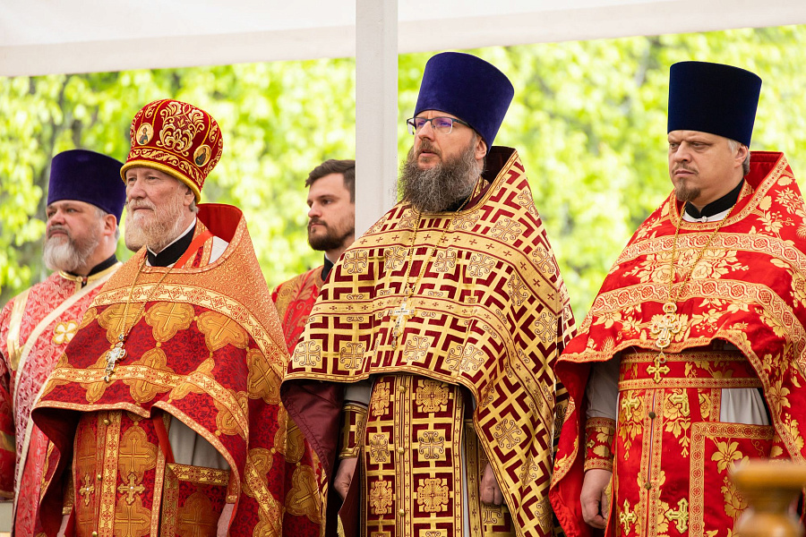 В праздник Собора новомучеников, в Бутове пострадавших, Патриарший наместник Московской митрополии возглавил Литургию на Бутовском полигоне