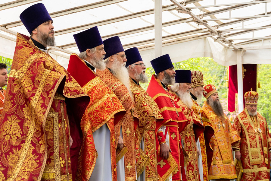 В праздник Собора новомучеников, в Бутове пострадавших, Патриарший наместник Московской митрополии возглавил Литургию на Бутовском полигоне