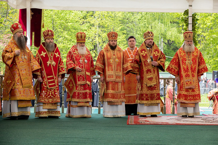 В праздник Собора новомучеников, в Бутове пострадавших, Патриарший наместник Московской митрополии возглавил Литургию на Бутовском полигоне