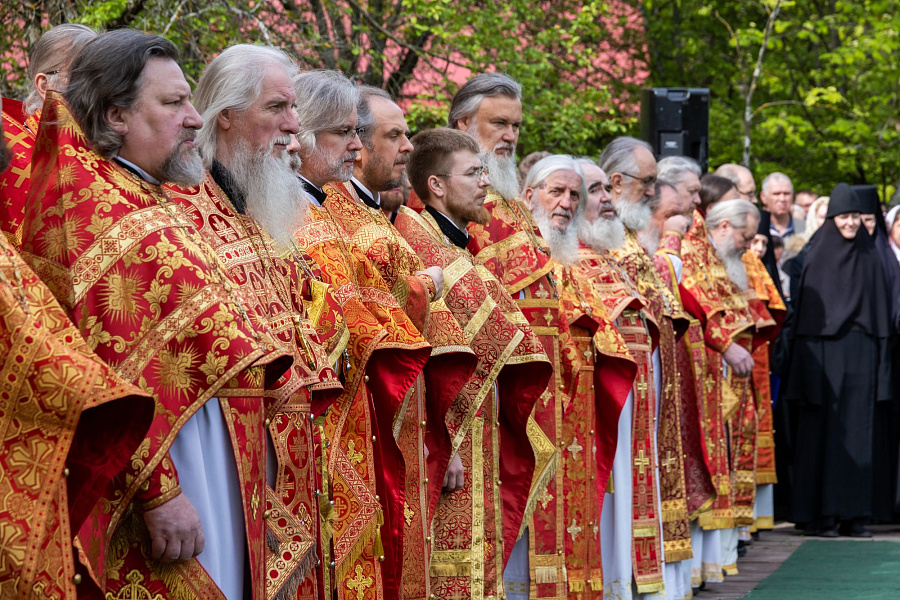 В праздник Собора новомучеников, в Бутове пострадавших, Патриарший наместник Московской митрополии возглавил Литургию на Бутовском полигоне