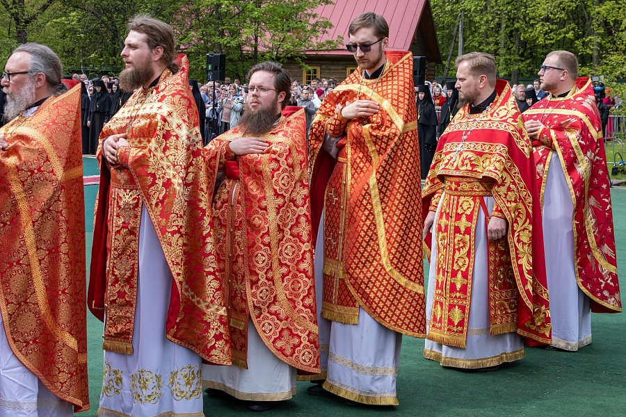 В праздник Собора новомучеников, в Бутове пострадавших, Патриарший наместник Московской митрополии возглавил Литургию на Бутовском полигоне