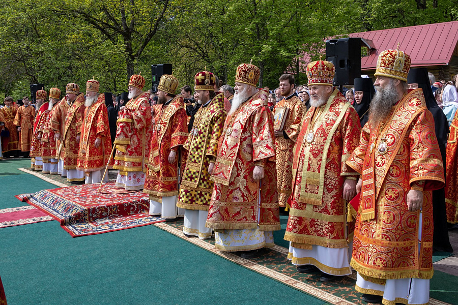 В праздник Собора новомучеников, в Бутове пострадавших, Патриарший наместник Московской митрополии возглавил Литургию на Бутовском полигоне