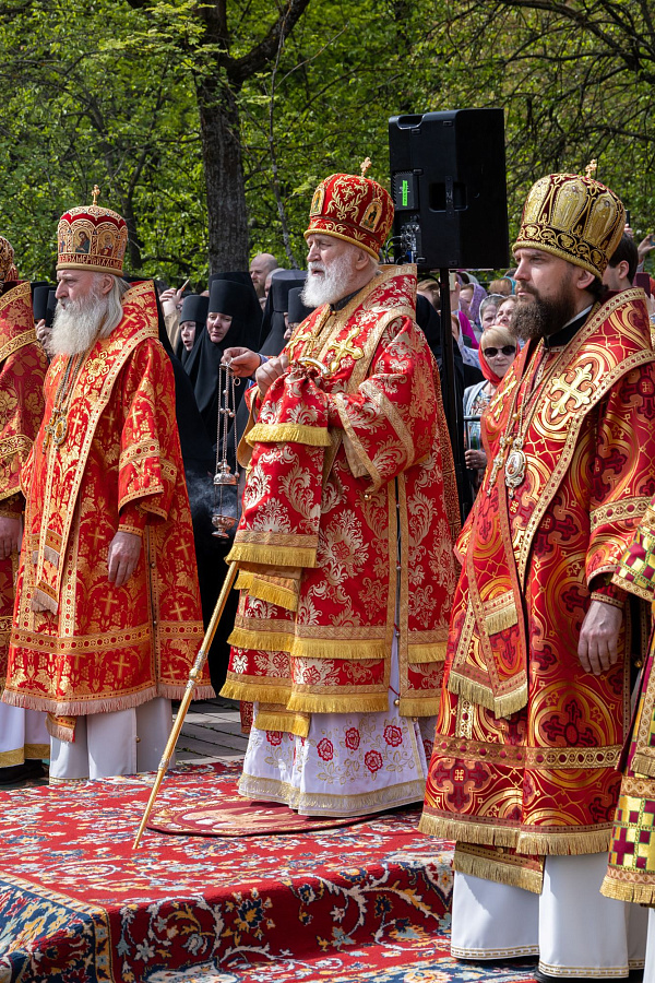 В праздник Собора новомучеников, в Бутове пострадавших, Патриарший наместник Московской митрополии возглавил Литургию на Бутовском полигоне