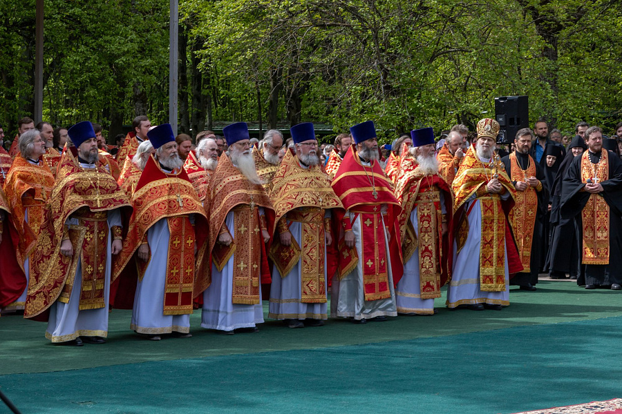 В праздник Собора новомучеников, в Бутове пострадавших, Патриарший наместник Московской митрополии возглавил Литургию на Бутовском полигоне