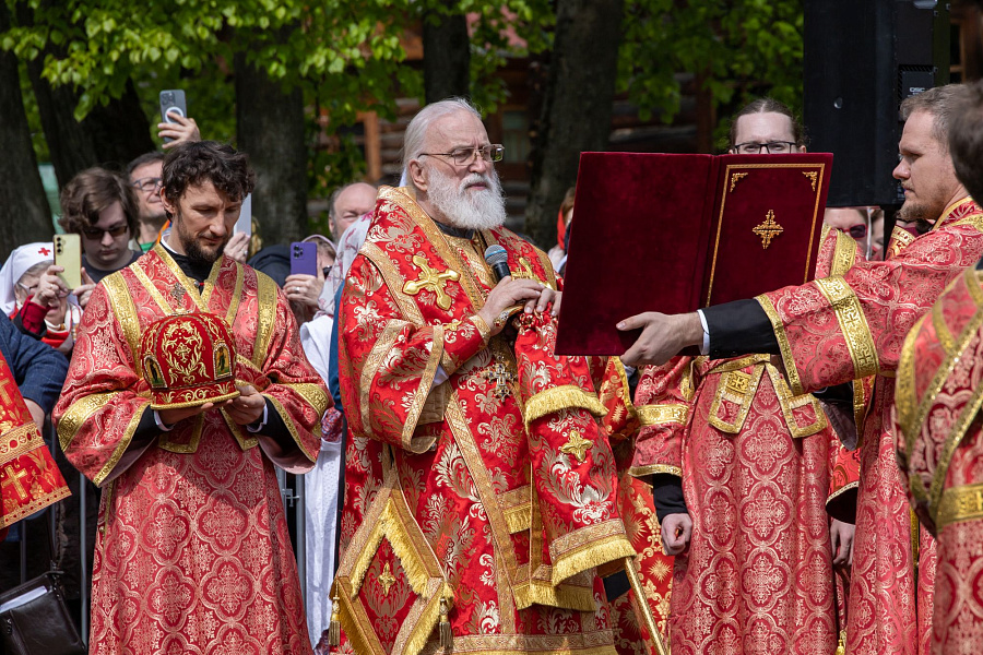 В праздник Собора новомучеников, в Бутове пострадавших, Патриарший наместник Московской митрополии возглавил Литургию на Бутовском полигоне