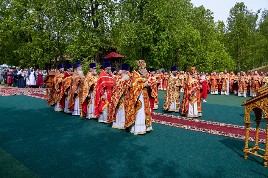 В праздник Собора новомучеников, в Бутове пострадавших, Патриарший наместник Московской митрополии возглавил Литургию на Бутовском полигоне