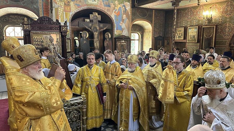 Архиерейское богослужение в храме Архистратига Михаила в Тропарёво