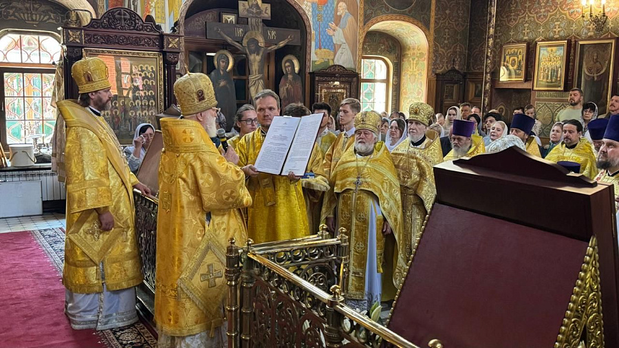 Архиерейское богослужение в храме Архистратига Михаила в Тропарёво