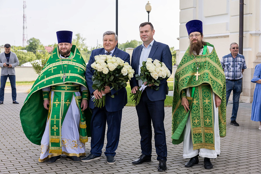 Архиерейское богослужение в Свято-Духовом храме села Шкинь Коломенского округа