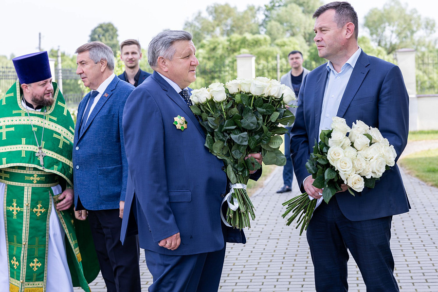 Архиерейское богослужение в Свято-Духовом храме села Шкинь Коломенского округа