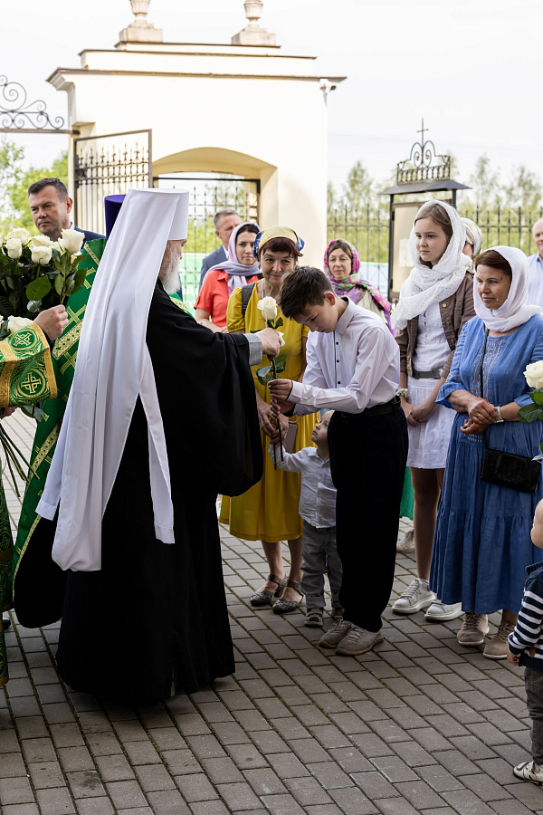 Архиерейское богослужение в Свято-Духовом храме села Шкинь Коломенского округа