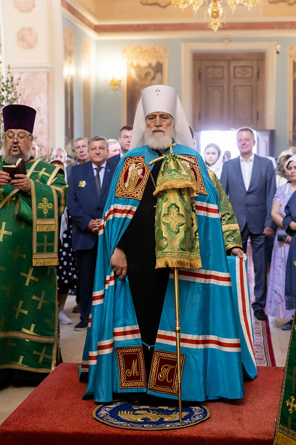 Архиерейское богослужение в Свято-Духовом храме села Шкинь Коломенского округа