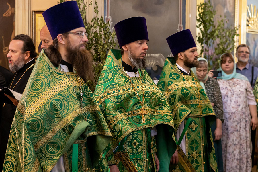 Архиерейское богослужение в Свято-Духовом храме села Шкинь Коломенского округа