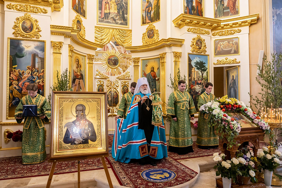 Архиерейское богослужение в Свято-Духовом храме села Шкинь Коломенского округа