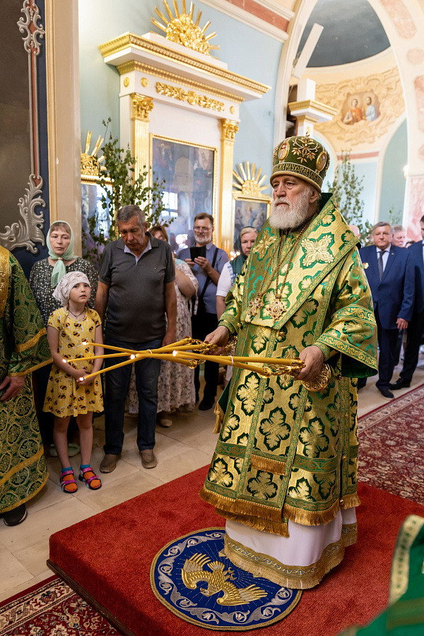 Архиерейское богослужение в Свято-Духовом храме села Шкинь Коломенского округа