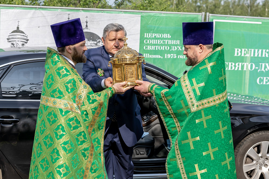 Архиерейское богослужение в Свято-Духовом храме села Шкинь Коломенского округа