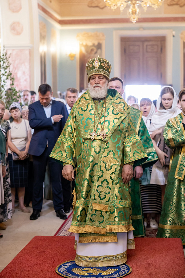 Архиерейское богослужение в Свято-Духовом храме села Шкинь Коломенского округа