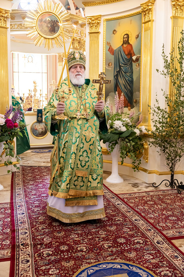 Архиерейское богослужение в Свято-Духовом храме села Шкинь Коломенского округа