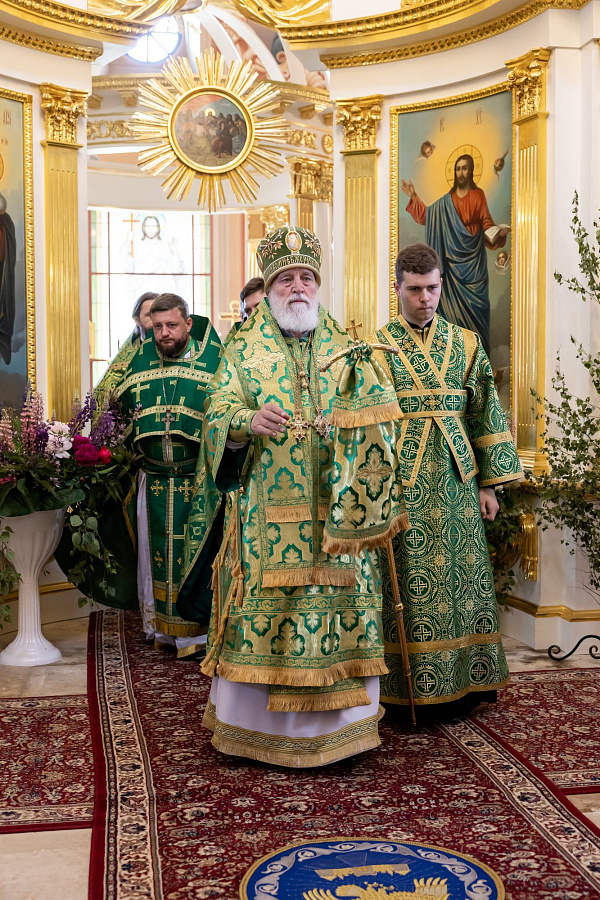 Архиерейское богослужение в Свято-Духовом храме села Шкинь Коломенского округа
