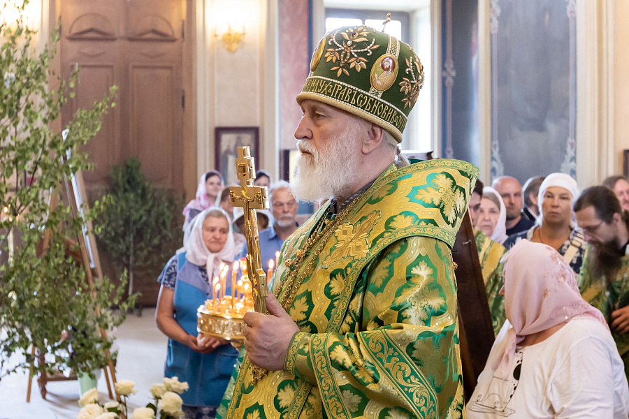 Архиерейское богослужение в Свято-Духовом храме села Шкинь Коломенского округа