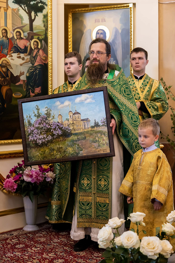 Архиерейское богослужение в Свято-Духовом храме села Шкинь Коломенского округа