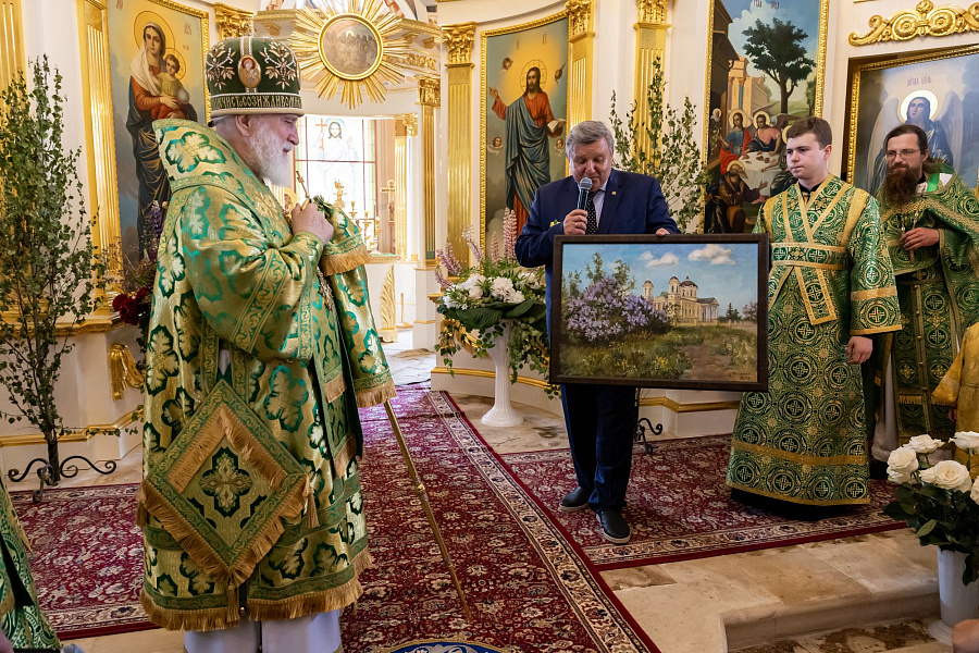 Архиерейское богослужение в Свято-Духовом храме села Шкинь Коломенского округа