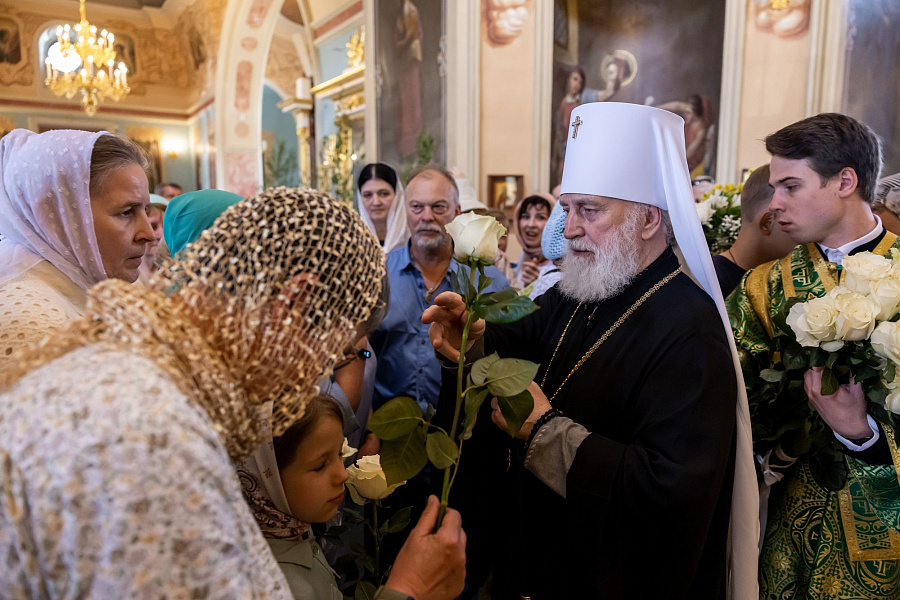 Архиерейское богослужение в Свято-Духовом храме села Шкинь Коломенского округа
