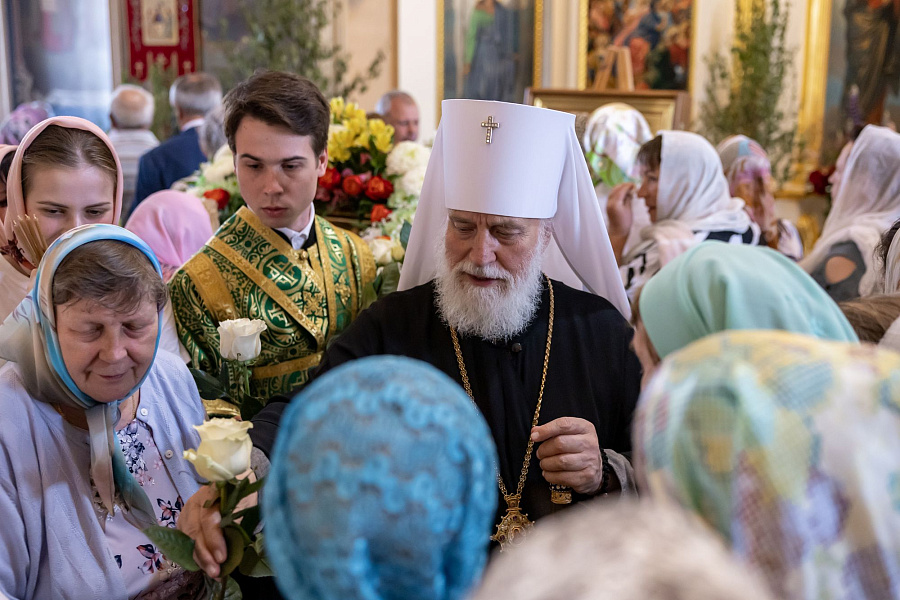Архиерейское богослужение в Свято-Духовом храме села Шкинь Коломенского округа