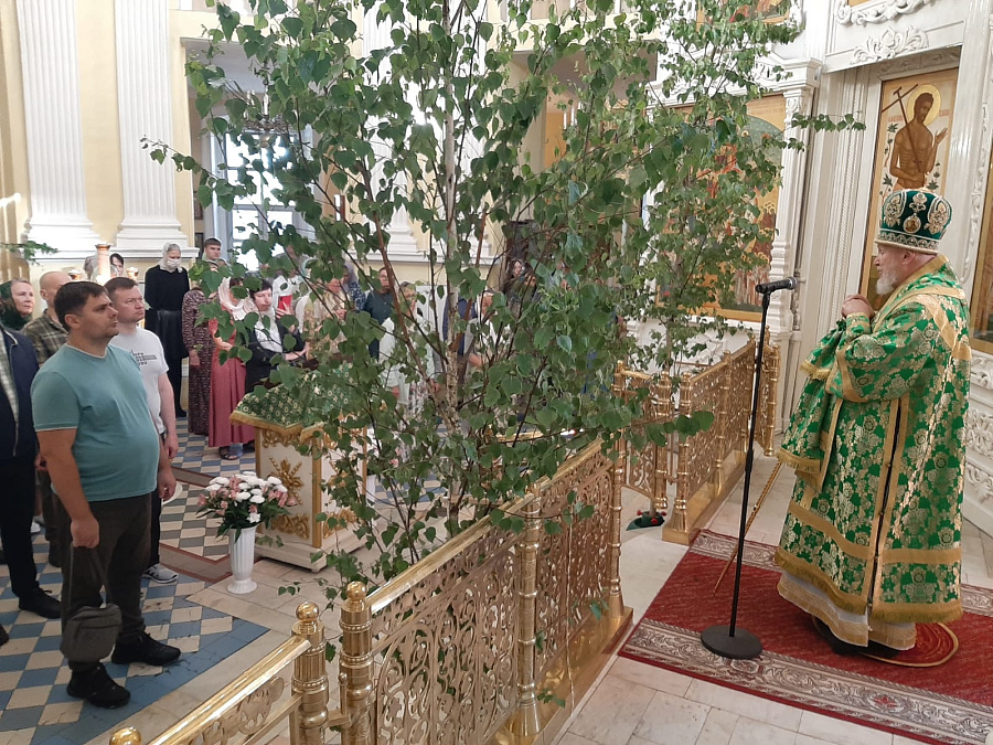 Праздник Святой Троицы в Преображенском кафедральном соборе Балашихи