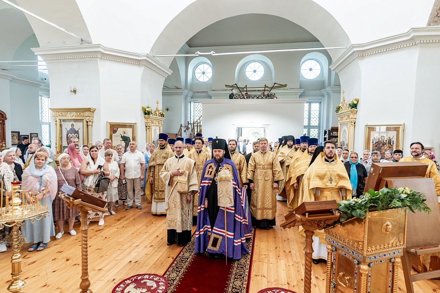 Архиерейское богослужение в Благовещенском храме посёлка Поливаново г.о. Подольск