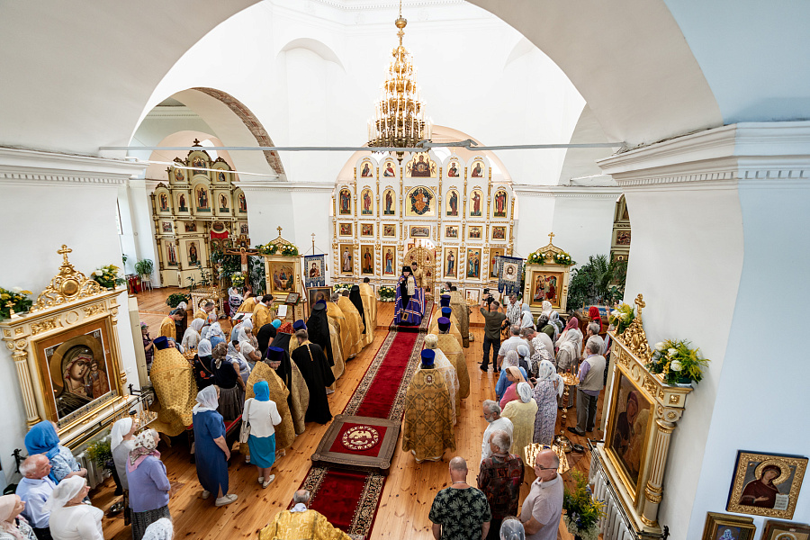 Архиерейское богослужение в Благовещенском храме посёлка Поливаново г.о. Подольск