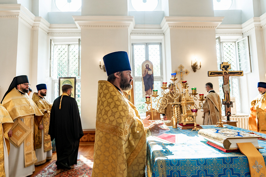 Архиерейское богослужение в Благовещенском храме посёлка Поливаново г.о. Подольск