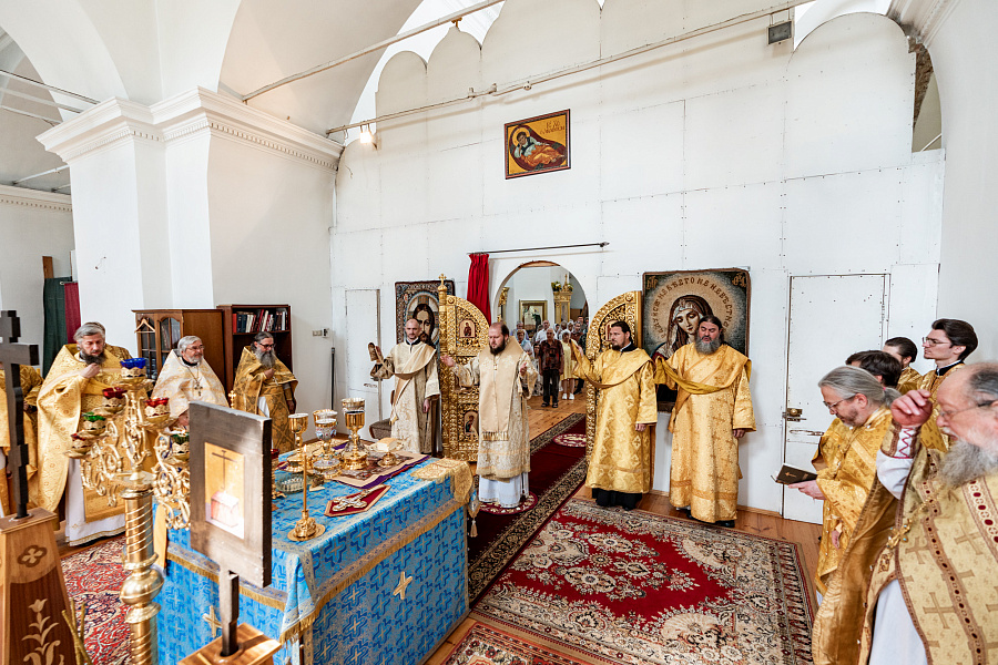 Архиерейское богослужение в Благовещенском храме посёлка Поливаново г.о. Подольск