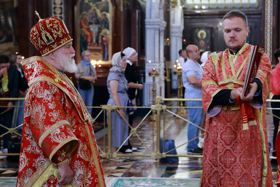 Патриарший наместник Московской митрополии возглавил Божественную литургию в Храме Христа Спасителя