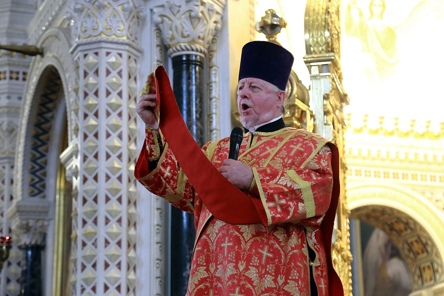 Патриарший наместник Московской митрополии возглавил Божественную литургию в Храме Христа Спасителя