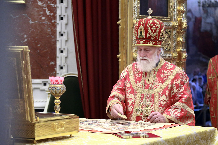 Патриарший наместник Московской митрополии возглавил Божественную литургию в Храме Христа Спасителя