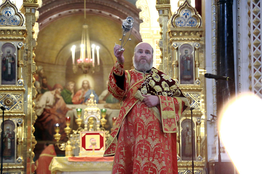 Патриарший наместник Московской митрополии возглавил Божественную литургию в Храме Христа Спасителя