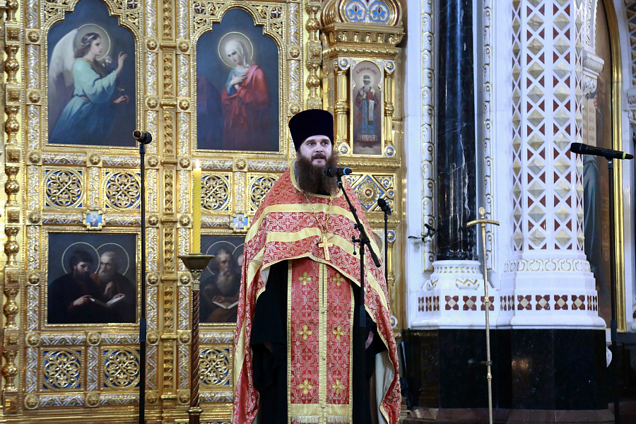Патриарший наместник Московской митрополии возглавил Божественную литургию в Храме Христа Спасителя