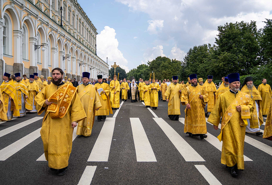 В День Крещения Руси Предстоятель Русской Церкви совершил торжественный молебен у памятника равноапостольному князю Владимиру на Боровицкой площади в Москве