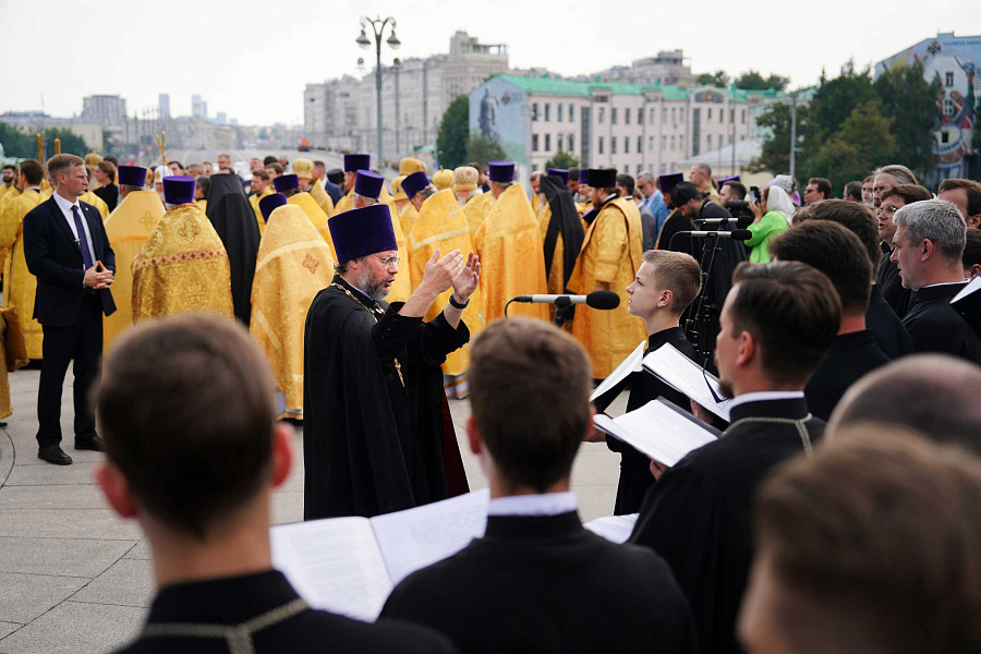 В День Крещения Руси Предстоятель Русской Церкви совершил торжественный молебен у памятника равноапостольному князю Владимиру на Боровицкой площади в Москве