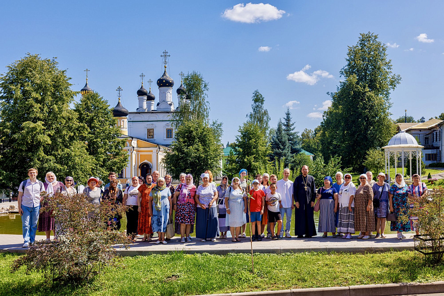 Паломническая поездка прихожан Иоанно-Богословского храма г. Коломна в Вознесенскую Давидову пустынь и на источник в с. Талеж