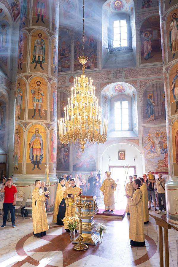 Всенощное бдение в Успенском кафедральном соборе города Коломны