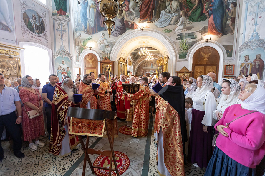 Престольный праздник в храме святых мучеников Флора и Лавра города Каширы