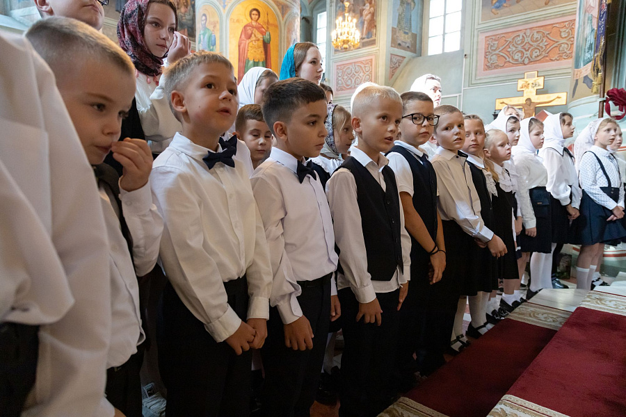 Молебное пение перед началом учебного года в Успенском кафедральном соборе г. Коломна