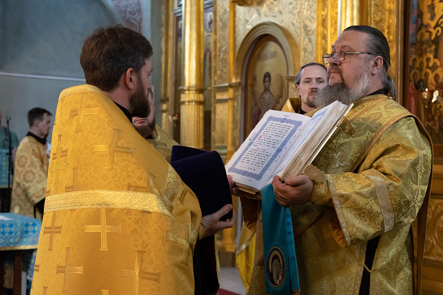 Молебное пение перед началом учебного года в Успенском кафедральном соборе г. Коломна