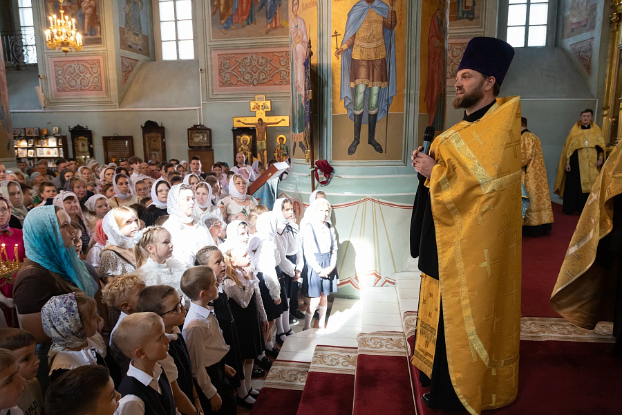 Молебное пение перед началом учебного года в Успенском кафедральном соборе г. Коломна